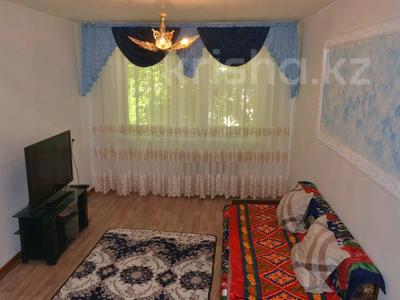 2-комнатная квартира, 45 м², 1/5 этаж посуточно, Б. Момышұлы за 8 000 〒 в Жезказгане