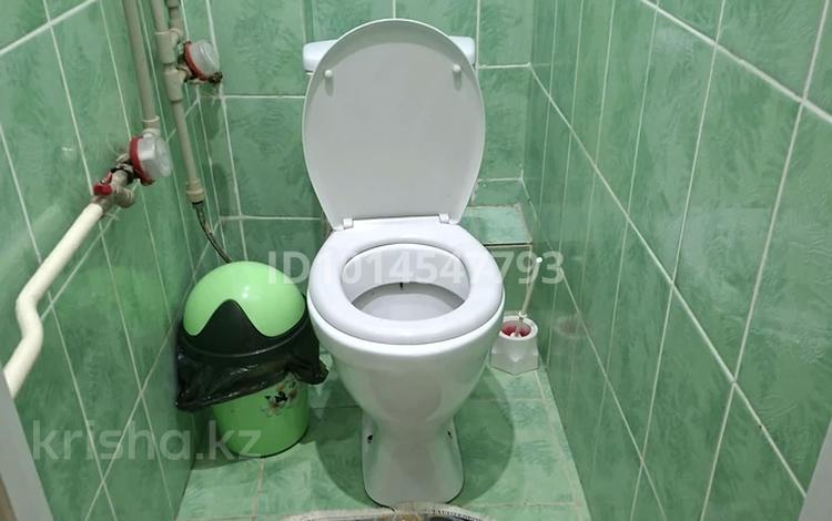 2-комнатная квартира · 54 м² · 3/5 этаж, мкр 4 18 за 160 000 ₸ в Уральске — фото 2