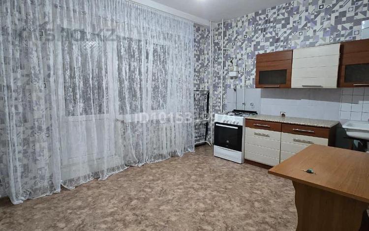1-комнатная квартира · 43 м² · 3/7 этаж, Дружба народов 27г за 100 000 ₸ в Аксае — фото 2