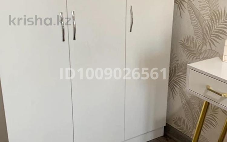 3-комнатная квартира · 61 м² · 5/5 этаж, Космонавтов за 17 млн ₸ в Караганде, Казыбек би р-н — фото 2