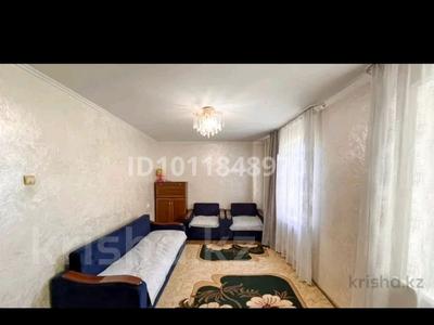 3-комнатная квартира · 56 м² · 4/5 этаж, Мкр. Самал — Конаева угол Алдабергенова за 17.4 млн ₸ в Талдыкоргане, военный городок Улан