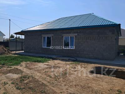 Отдельный дом · 3 комнаты · 100 м² · 4 сот., Купбернова 19 — Возле школы за 25 млн 〒 в Уральске