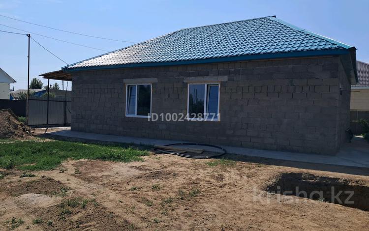 Отдельный дом · 4 комнаты · 100 м² · 4 сот., Купбернова 19 — Возле школы за 25 млн 〒 в Уральске — фото 2