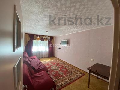 2-комнатная квартира, 50 м², 1/5 этаж помесячно, Абая 49 за 160 000 〒 в Уральске