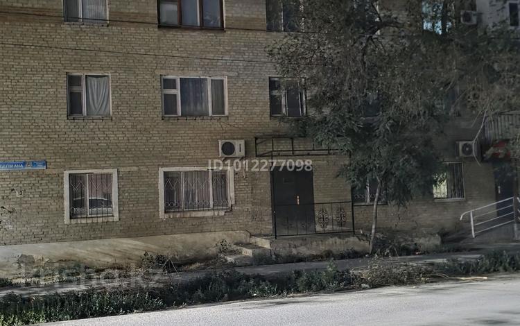 Свободное назначение, офисы, магазины и бутики, склады, салоны красоты, медцентры и аптеки, образование, кабинеты и рабочие места, студии · 12 м² за 300 000 ₸ в  — фото 2