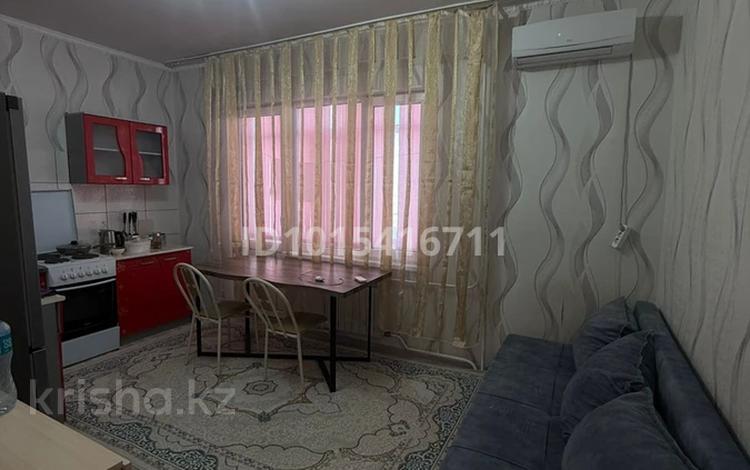 1-комнатная квартира · 50 м² · 6/16 этаж, мкр. Алмагуль, Алмагүл 22 за 140 000 ₸ в Атырау — фото 2