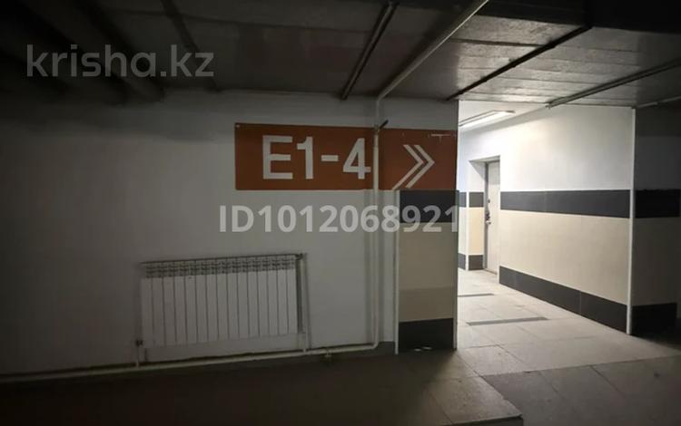 Паркинг · 20 м² · Кошкарбаева 8, бағасы: 3.5 млн ₸ в Астане, Сарайшык р-н — фото 2