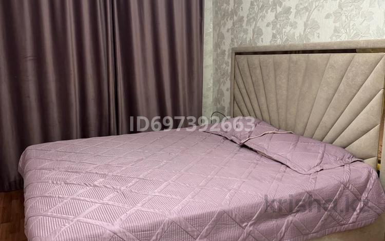 2-комнатная квартира · 70 м² · 3/9 этаж, мкр 12 — Дом находится возле Дины 12 мкр за 15 000 ₸ в Актобе — фото 2