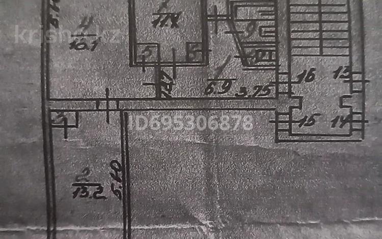 3-бөлмелі пәтер, 60.9 м², 4/5 қабат, 2микрайон 6 — 2 школа рядом. магазин жибек, магазин оксана., бағасы: 8.5 млн 〒 в Лисаковске — фото 2