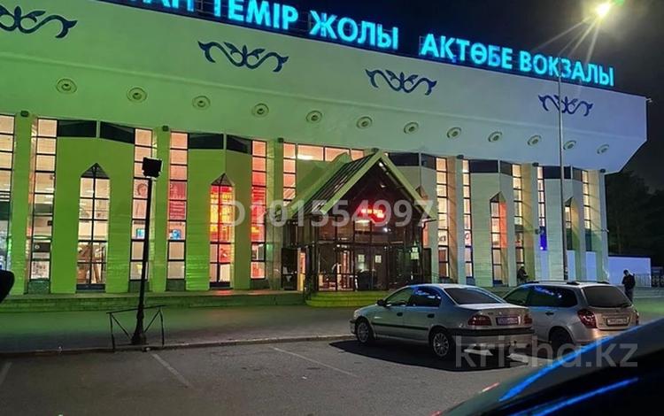 2-комнатная квартира · 111.1 м² · 4/5 этаж, Алтынсарин 35 за 10 000 ₸ в Актобе, мкр. Курмыш — фото 2