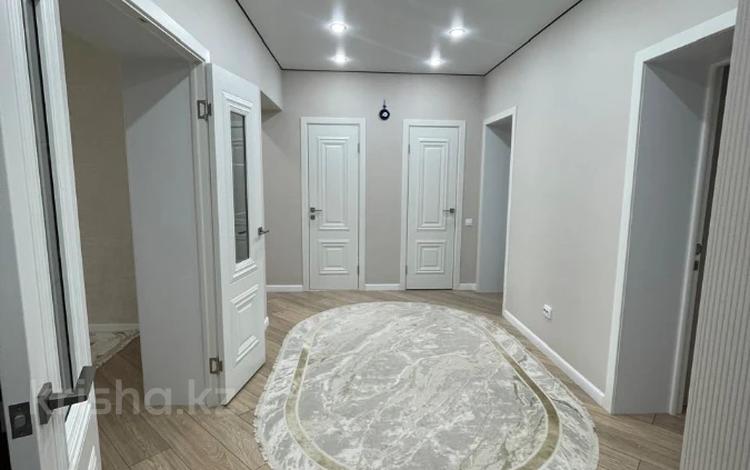 3-бөлмелі пәтер · 93 м² · 5/10 қабат, Алтын орда ш/а. 10б, бағасы: 41 млн ₸ в Актобе, мкр. Алтын орда — фото 2