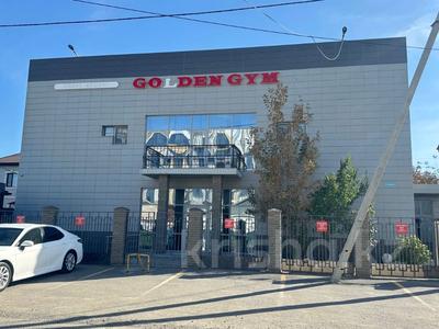 Свободное назначение, офисы, магазины и бутики, склады, общепит, салоны красоты, бани, гостиницы и зоны отдыха, фитнес и спорт, медцентры и аптеки, образование, развлечения, конференц-залы, кабинеты и рабочие места, студии · 879 м² за ~ 4 млн 〒 в Атырау