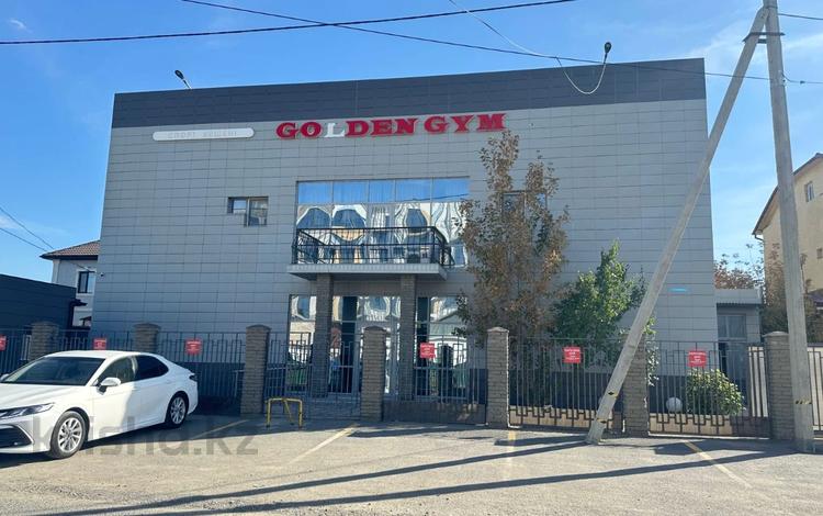 Свободное назначение, офисы, магазины и бутики, склады, общепит, салоны красоты, бани, гостиницы и зоны отдыха, фитнес и спорт, медцентры и аптеки, образование, развлечения, конференц-залы, кабинеты и рабочие места, студии · 879 м² за ~ 4 млн 〒 в Атырау — фото 17