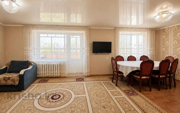 4-бөлмелі пәтер · 99.7 м² · 2/3 қабат, Жаңа қала ш/а., Бакинская 31, бағасы: 32 млн ₸ в Караганде, Казыбек би р-н — фото 2