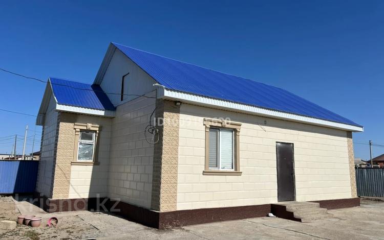 Отдельный дом · 2 комнаты · 80 м² · 6 сот., мкр Коктем, улица Транспортник 225А за 100 000 ₸ в Атырау — фото 2