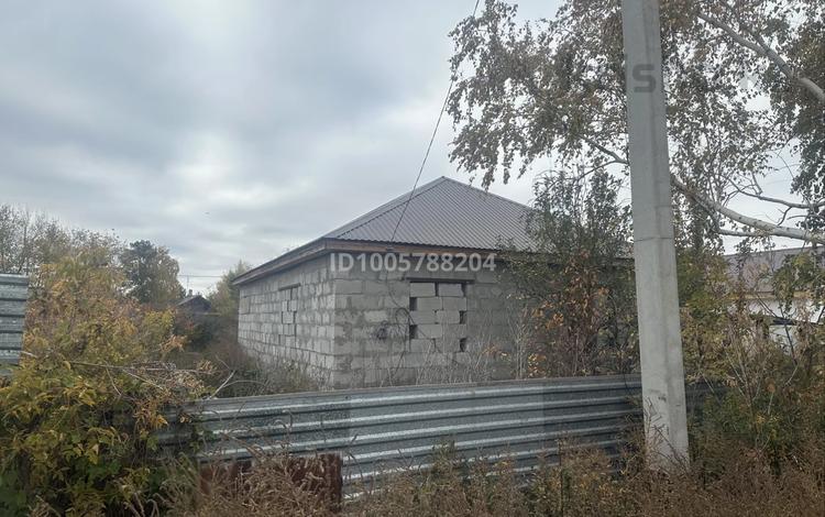 Отдельный дом · 3 комнаты · 100 м² · 10 сот., Пришахтинск — Короленко за 11 млн ₸ в Караганде, Алихана Бокейханова р-н — фото 2