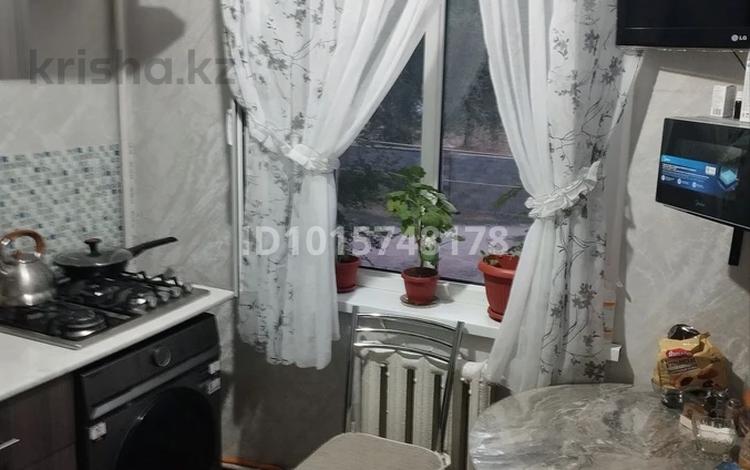 3-комнатная квартира · 63.3 м² · 2/5 этаж, 3 микрорайон 8 — Магазин Дамир за 20 млн ₸ в Байкент — фото 2