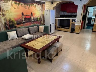 4-комнатная квартира · 80 м² · 2/2 этаж, мкр Кокжиек 1а — Геологов 1а за 350 000 ₸ в Алматы, Жетысуский р-н