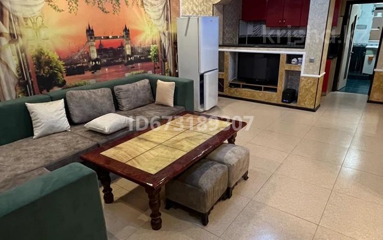 4-комнатная квартира · 80 м² · 2/2 этаж, мкр Кокжиек 1а — Геологов 1а за 350 000 ₸ в Алматы, Жетысуский р-н — фото 2