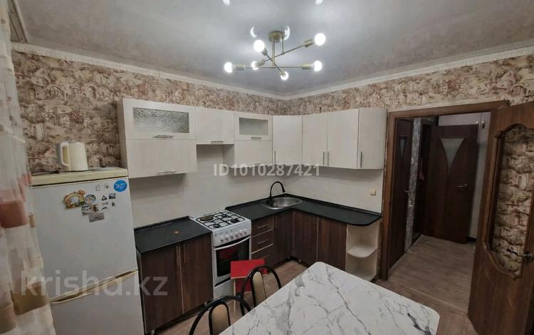 1-комнатная квартира · 45 м² · 5/9 этаж, Синицына 11 за 130 000 ₸ в Семее — фото 2