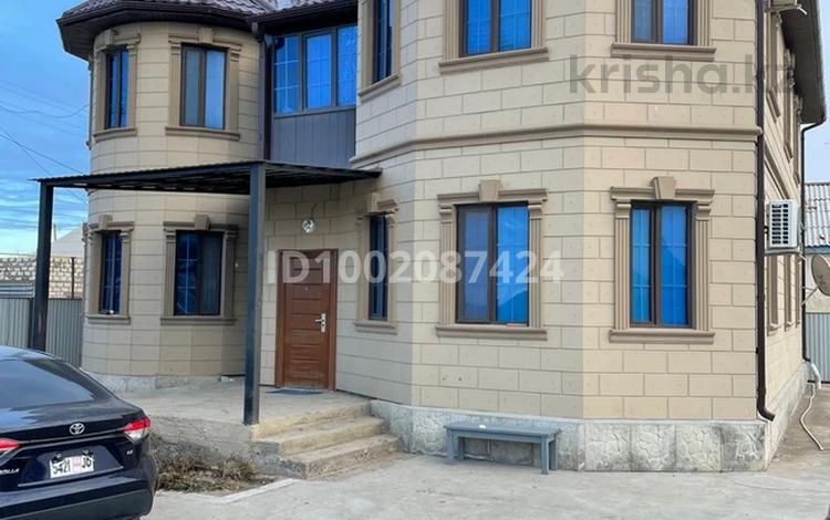 Отдельный дом · 6 комнат · 240 м², мкр Жумыскер, Кемешилер 11 а за 1.2 млн 〒 в Атырау — фото 2