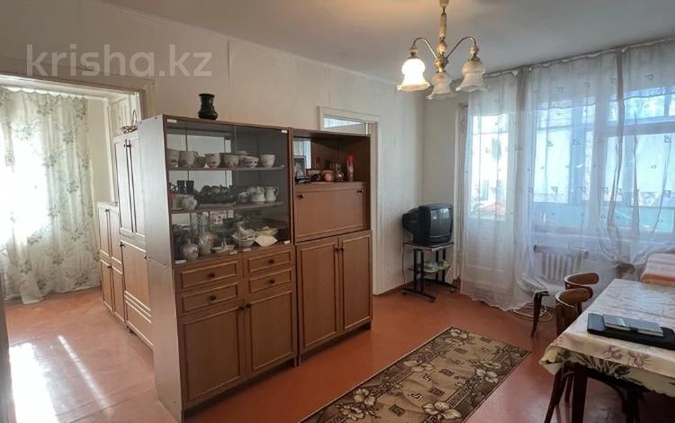 3-бөлмелі пәтер · 48 м² · 2/5 қабат, 1 ш/а, Абулхаир хана, бағасы: 12.5 млн ₸ в Актобе, мкр 5 — фото 4