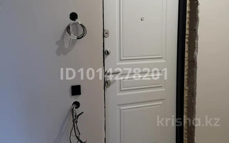 3-бөлмелі пәтер · 102.2 м² · 5/10 қабат, Гүлдер 3 ш/а., Микрорайон Гульдер-1 3а — Норма, школа 101, детские сады: Лесок, Малинка, Балақай, Тілек, бағасы: 57 млн ₸ в Караганде, Казыбек би р-н — фото 2