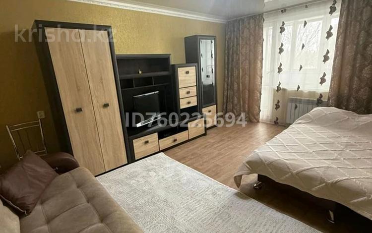 1-бөлмелі пәтер · 40 м² · 4/9 қабат, Сатпаева — Сатпаева Утепова, бағасы: 10 000 ₸ в Усть-Каменогорске — фото 2