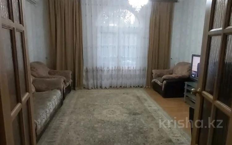 3-комнатная квартира · 80 м² · 2/2 этаж · помесячно, Жукова — Сокол за 160 000 〒 в Уральске — фото 2