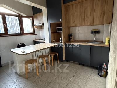 2-комнатная квартира · 60 м² · 6/9 этаж, мкр Аксай-4 12 за 300 000 ₸ в Алматы, Ауэзовский р-н