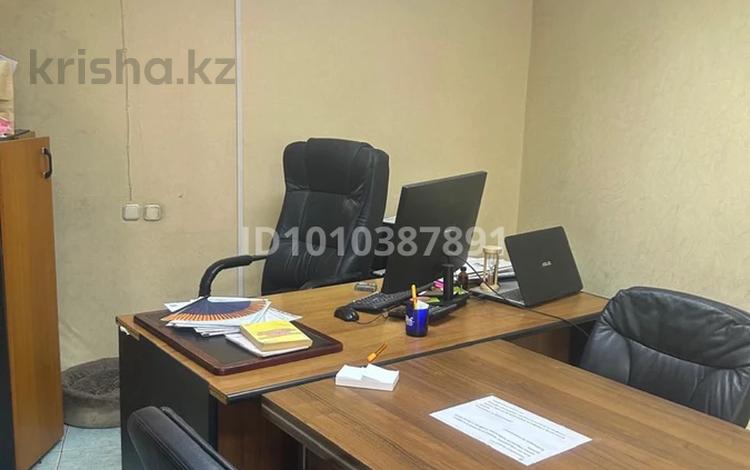 Офисы, магазины и бутики, медцентры и аптеки · 41.4 м² за 26 млн ₸ в Караганде, Казыбек би р-н — фото 2