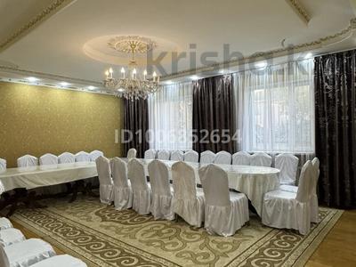 Дом · 8 комнат · 457 м², мкр Акжар, Бекешова 36 за 80 000 〒 в Алматы, Наурызбайский р-н