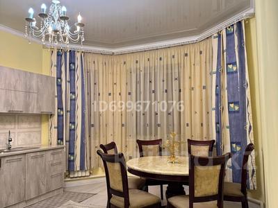 Дом · 4 комнаты · 250 м², мкр Таужолы за 80 000 〒 в Алматы, Наурызбайский р-н