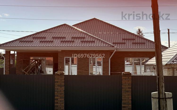 Отдельный дом · 4 комнаты · 172 м² · 10.3 сот., Солнечная за 40 млн 〒 в Уральске — фото 4