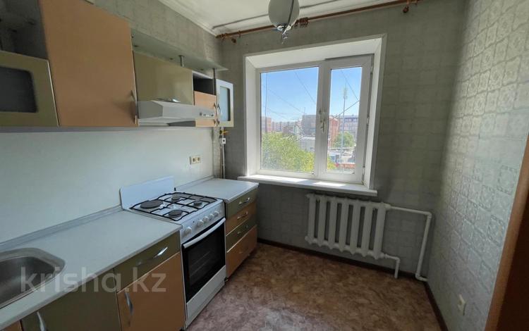 3-комнатная квартира · 61.8 м² · 5/5 этаж, мкр Юго-Восток, мкр Юго-Восток. МУКАНОВА 8 — Муканова 8 за 18.5 млн ₸ в Караганде, Казыбек би р-н — фото 2