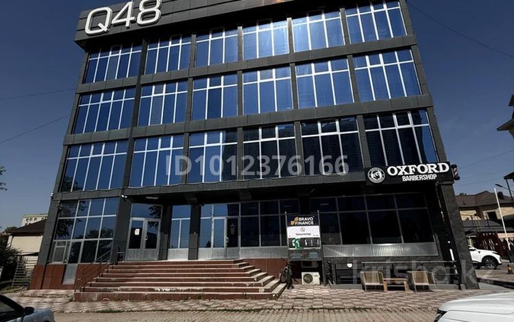 Свободное назначение, офисы, магазины и бутики, склады, образование, кабинеты и рабочие места, студии · 50 м² за 300 000 ₸ в Шымкенте, Туран р-н — фото 2