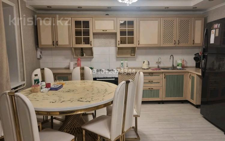 3-комнатная квартира · 80 м² · 2/5 этаж, Кабанбай батыра 99 за 300 000 ₸ в Усть-Каменогорске — фото 2