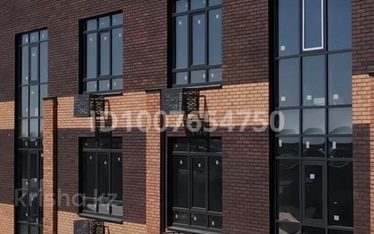 4-бөлмелі пәтер · 142 м² · 2/7 қабат, Досмухамедова 20, бағасы: 86 млн 〒 в Уральске — фото 3