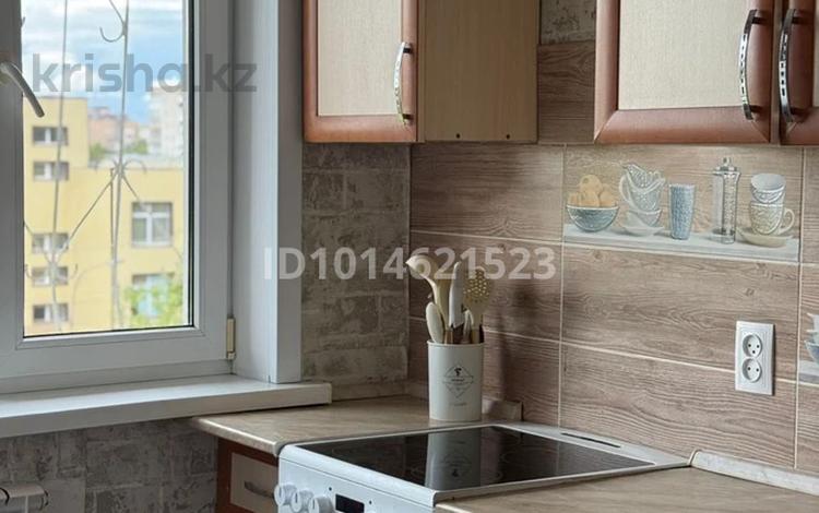 2-комнатная квартира · 45 м² · 5/5 этаж, мкр Юго-Восток, Рыскулова 23 за 160 000 ₸ в Караганде, Казыбек би р-н — фото 2