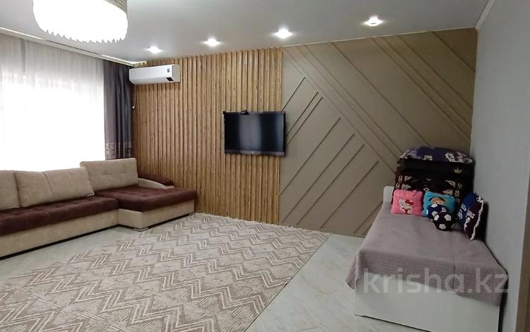 3-комнатная квартира, 111.3 м², 3/4 этаж, Абдолова за 43.5 млн 〒 в Уральске — фото 2