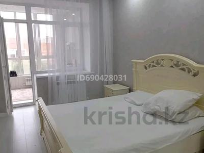 2-бөлмелі пәтер, 70 м², 3/10 қабат тәулігіне, Алии Молдагуловой 30б — Летная, Гипер Дина, бағасы: 15 000 〒 в Актобе