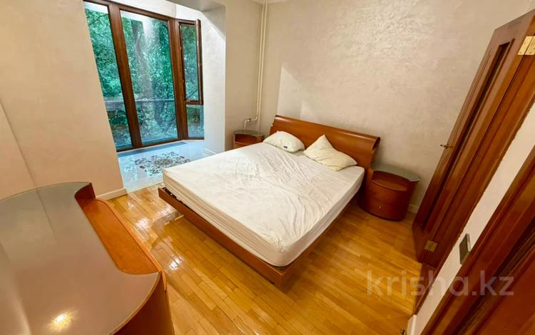 2-комнатная квартира · 65 м² · 4/5 этаж, мкр Самал-1 за 400 000 ₸ в Алматы, Медеуский р-н — фото 3