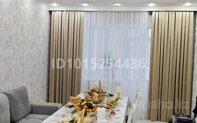 2-бөлмелі пәтер · 86 м² · 2/5 қабат, Алтын орда ш/а., Ораз тәтеұлы 19 — Мәңгілік ел, бағасы: 35 млн ₸ в Актобе, мкр. Алтын орда — фото 2