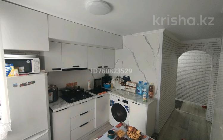 3-бөлмелі пәтер · 58 м² · 5/5 қабат, Пришахтинск, Пришахтинск, 21й микрорайон 24/1 — Буратино Автостанция 21мкр, бағасы: 22 млн ₸ в Караганде, Алихана Бокейханова р-н — фото 2