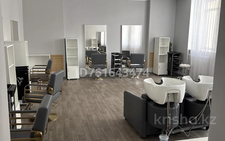 Салоны красоты · 45 м² за 70 000 ₸ в Актобе, мкр Шанхай — фото 2