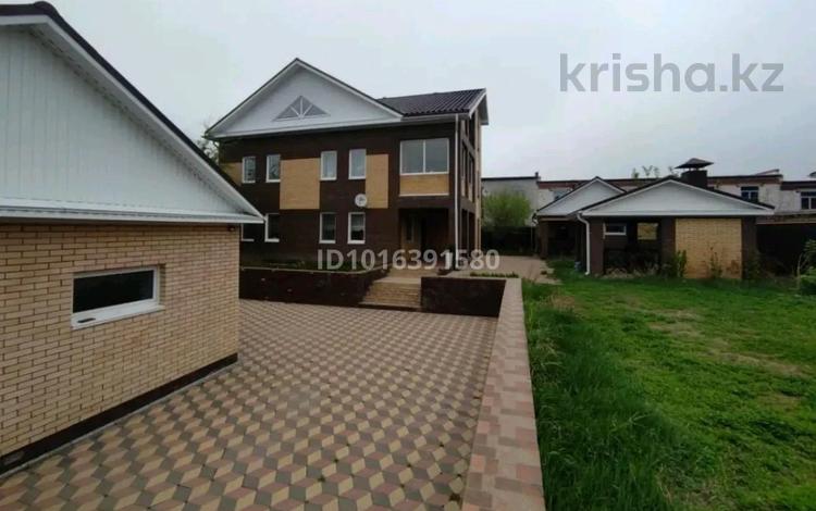 Отдельный дом · 6 комнат · 315 м² · 10.5 сот., Абая за 195 млн ₸ в Костанае — фото 2