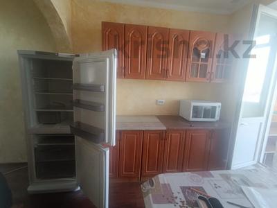 3-комнатная квартира · 70 м² · 7/10 этаж, мкр Мамыр-7 7 — Момышулы за 300 000 ₸ в Алматы, Ауэзовский р-н