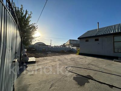 Отдельный дом · 10 комнат · 120 м² · 18 сот., 1 Линия 2 — РВ-90 мкр.Батыр за 100 млн 〒 в Кенена Азербаева (Покровка)