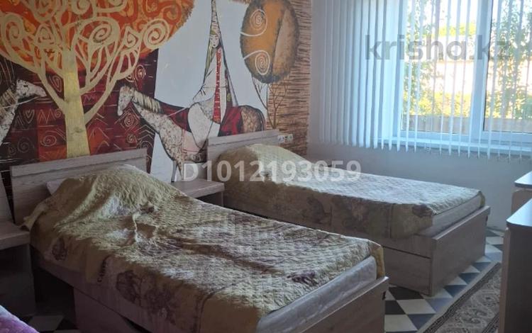 Дом · 2 комнаты · 150 м², мкр Наурыз , улица Байыркум 66 — Уг. ул. Мынжылкы за 50 000 〒 в Шымкенте, Туран р-н — фото 2