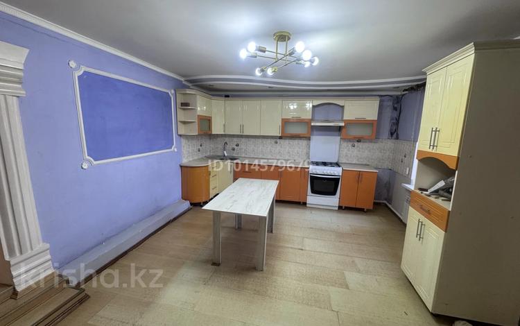 Отдельный дом · 4 комнаты · 100 м² · 6.5 сот., Кайрата Жумагалиева 28 — Возле торгового дома Азиза за 250 000 ₸ в Уральске — фото 2